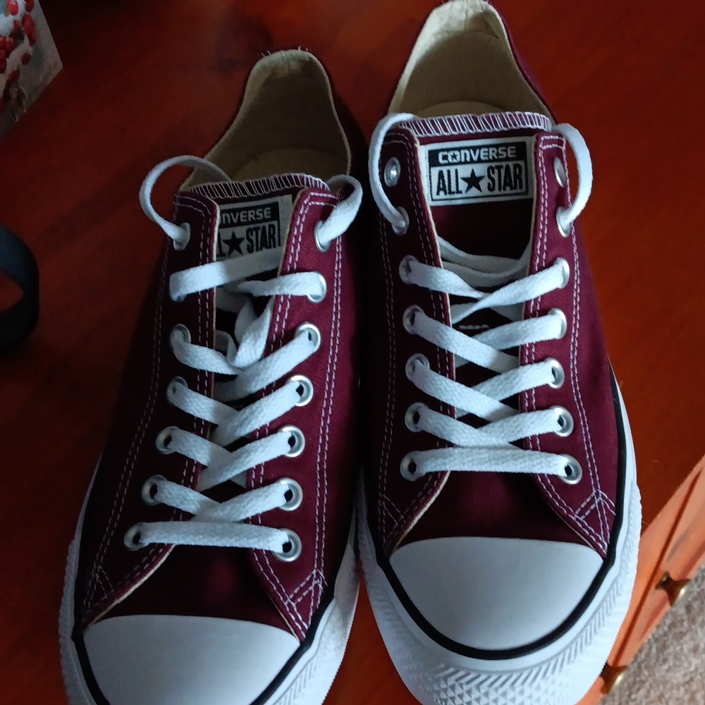 Tennis shoes
